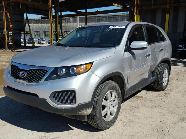 5XYKT3A10BG086092 - 2011 KIA SORENTO BA SILVER photo 2