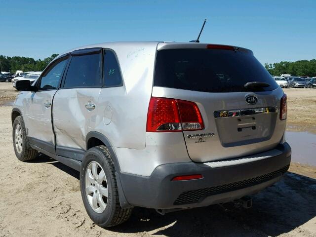 5XYKT3A10BG086092 - 2011 KIA SORENTO BA SILVER photo 3