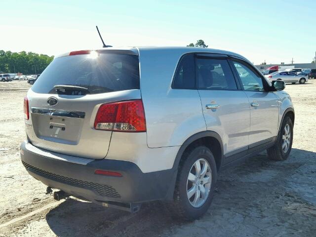 5XYKT3A10BG086092 - 2011 KIA SORENTO BA SILVER photo 4