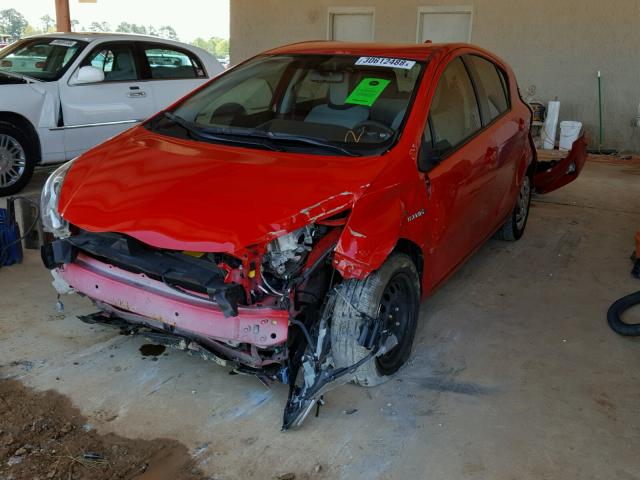 JTDKDTB35F1581472 - 2015 TOYOTA PRIUS C RED photo 2