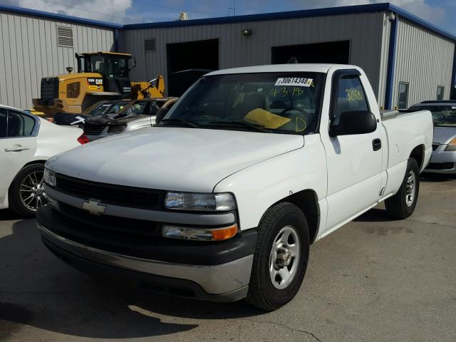 1GCEC14W11Z174528 - 2001 CHEVROLET SILVERADO WHITE photo 2