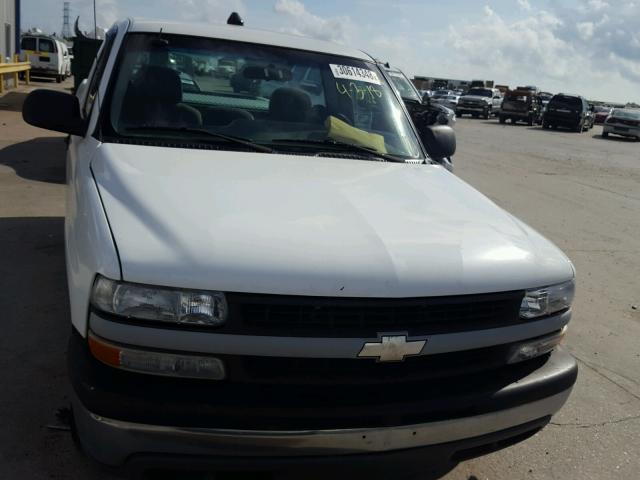 1GCEC14W11Z174528 - 2001 CHEVROLET SILVERADO WHITE photo 9