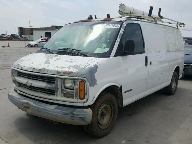 1GCFG25W3W1040252 - 1998 CHEVROLET EXPRESS G2 WHITE photo 2