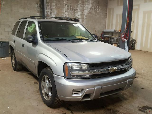 1GNDT13S482108916 - 2008 CHEVROLET TRAILBLAZE SILVER photo 1