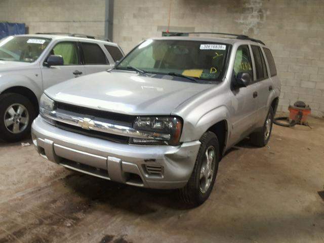 1GNDT13S482108916 - 2008 CHEVROLET TRAILBLAZE SILVER photo 2