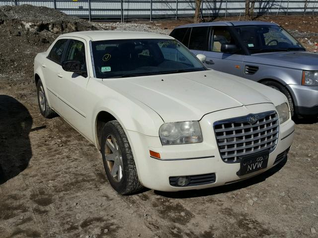 2C3JA53G95H161087 - 2005 CHRYSLER 300 TOURIN WHITE photo 1