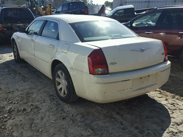 2C3JA53G95H161087 - 2005 CHRYSLER 300 TOURIN WHITE photo 3