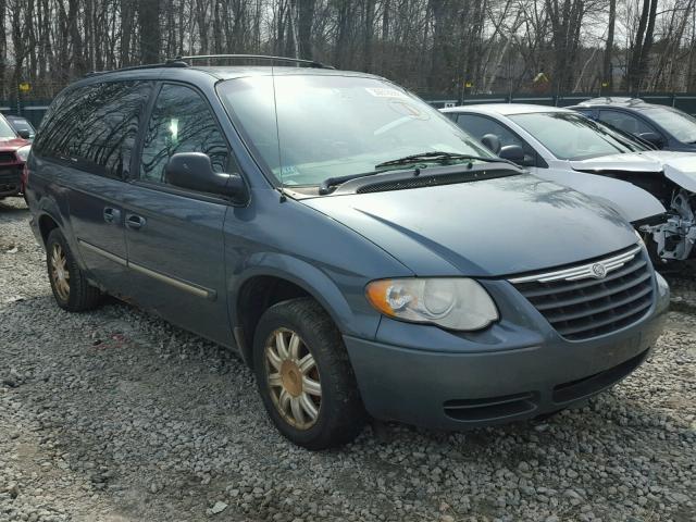 2C4GP54L45R513065 - 2005 CHRYSLER TOWN & COU BLUE photo 1