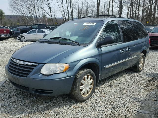 2C4GP54L45R513065 - 2005 CHRYSLER TOWN & COU BLUE photo 2