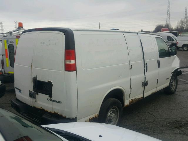 1GCGG25V331234285 - 2003 CHEVROLET EXPRESS G2 WHITE photo 4