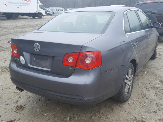 3VWSG71K35M612773 - 2005 VOLKSWAGEN NEW JETTA GRAY photo 4