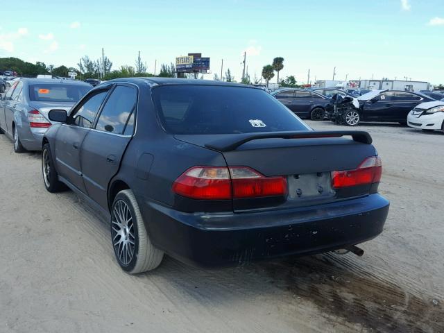 1HGCG564XWA224932 - 1998 HONDA ACCORD LX GREEN photo 3