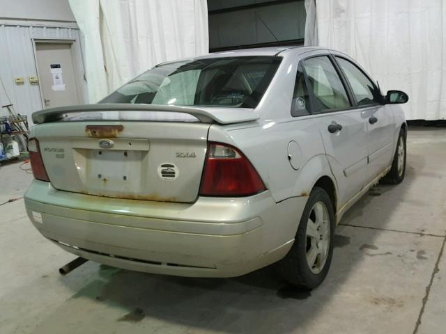 1FAFP34N35W209806 - 2005 FORD FOCUS ZX4 GRAY photo 4