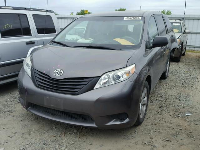 5TDZK3DC8DS375399 - 2013 TOYOTA SIENNA BAS GRAY photo 2