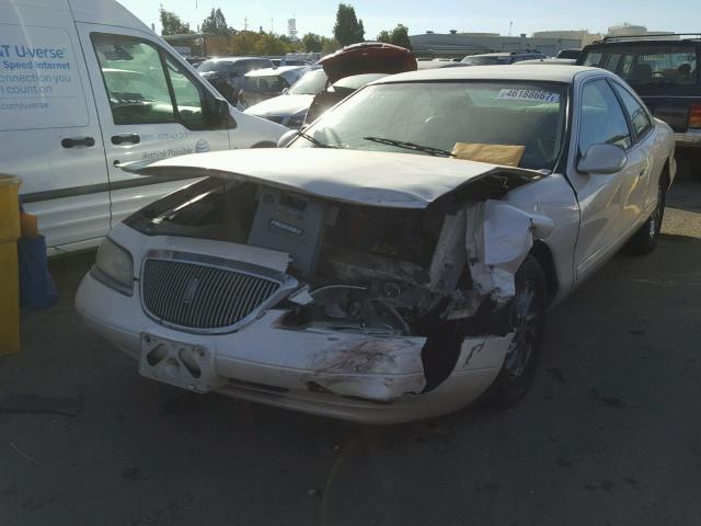 1LNFM91V7WY672107 - 1998 LINCOLN MARK VIII CREAM photo 2