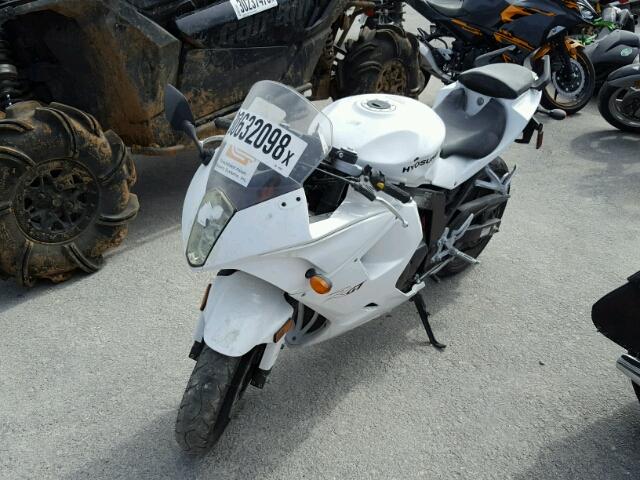 KM4MJ627XF1700491 - 2015 HYOSUNG GT250 R WHITE photo 2