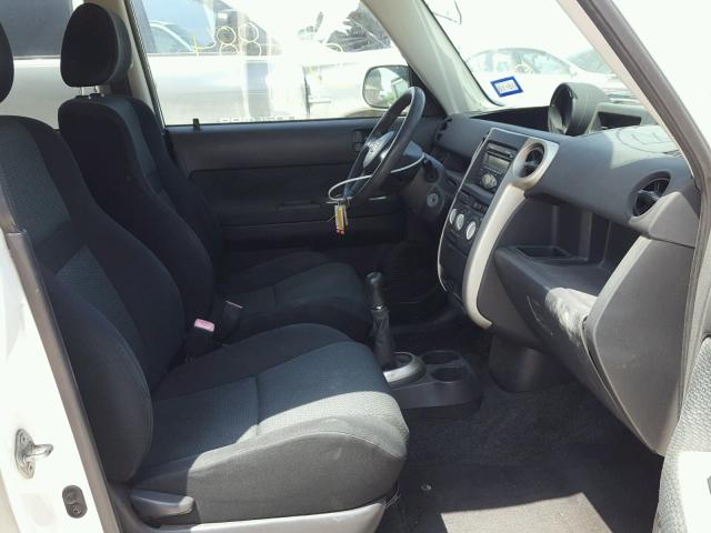 JTLKT334464077850 - 2006 TOYOTA SCION XB თეთრი ფოტო 5