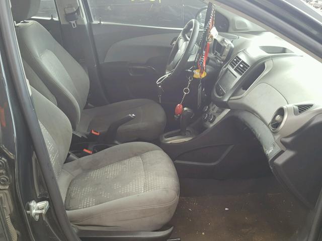 1G1JA5SH9E4209635 - 2014 CHEVROLET SONIC LS GRAY photo 5