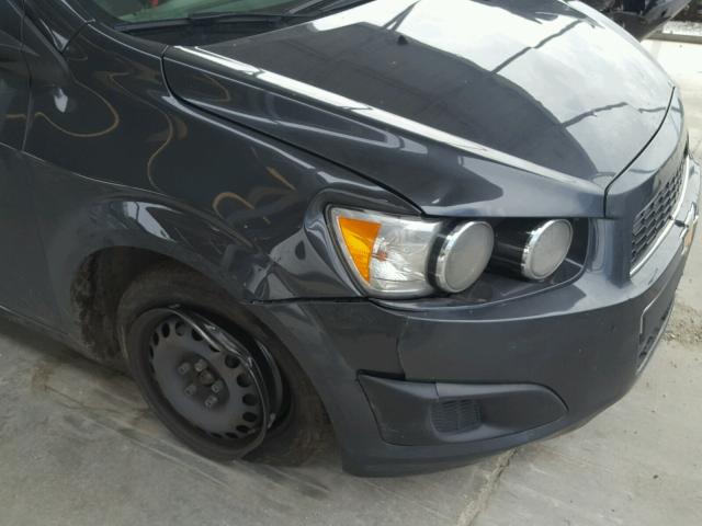 1G1JA5SH9E4209635 - 2014 CHEVROLET SONIC LS GRAY photo 9