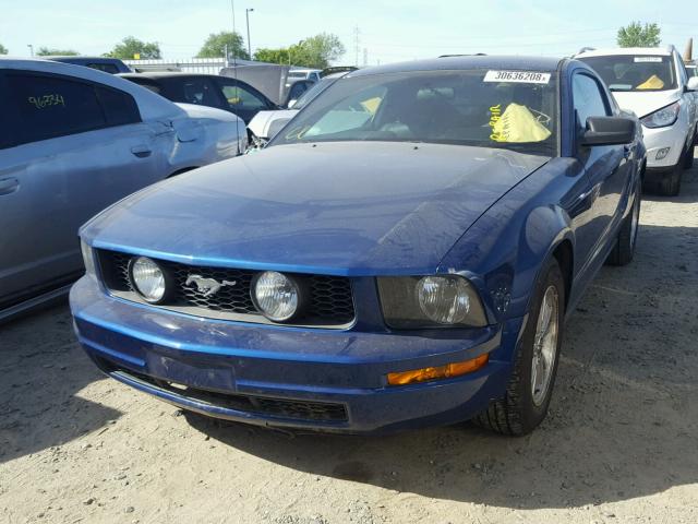 1ZVHT80NX65249032 - 2006 FORD MUSTANG BLUE photo 2