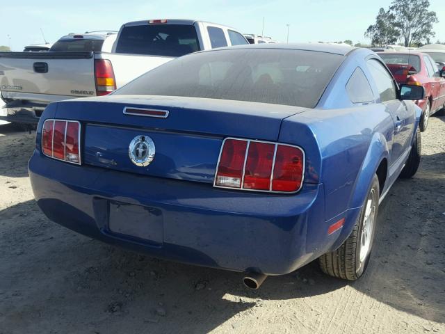 1ZVHT80NX65249032 - 2006 FORD MUSTANG BLUE photo 4