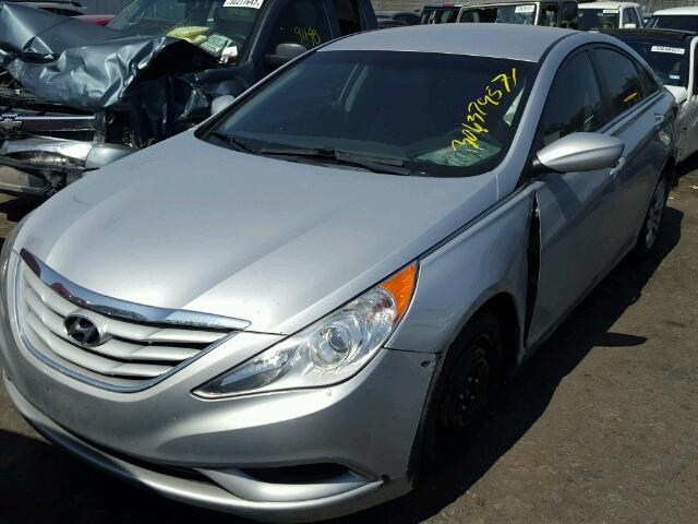 5NPEB4AC8CH348832 - 2012 HYUNDAI SONATA GLS SILVER photo 2