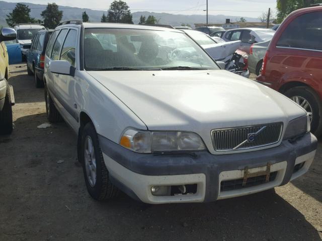 YV1LZ56D4X2543970 - 1999 VOLVO V70 XC WHITE photo 1