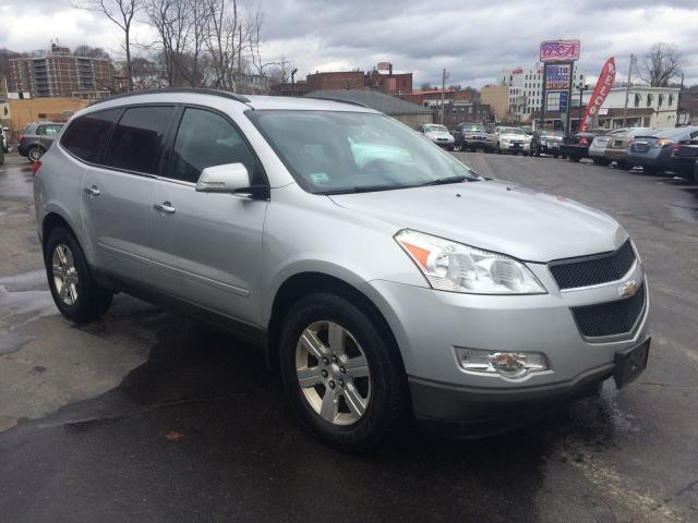 1GNKVGED7BJ386077 - 2011 CHEVROLET TRAVERSE L SILVER photo 1