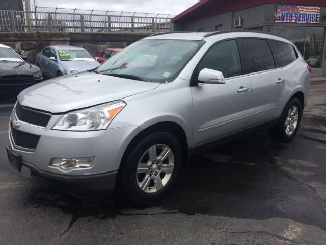 1GNKVGED7BJ386077 - 2011 CHEVROLET TRAVERSE L SILVER photo 2