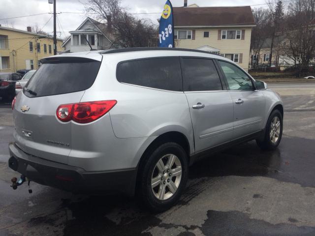 1GNKVGED7BJ386077 - 2011 CHEVROLET TRAVERSE L SILVER photo 4