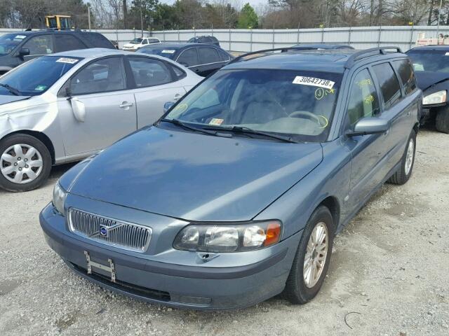 YV1SW61T842349155 - 2004 VOLVO V70 BLUE photo 2