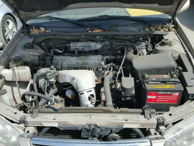 JT2BG22K010535547 - 2001 TOYOTA CAMRY CE GOLD photo 7