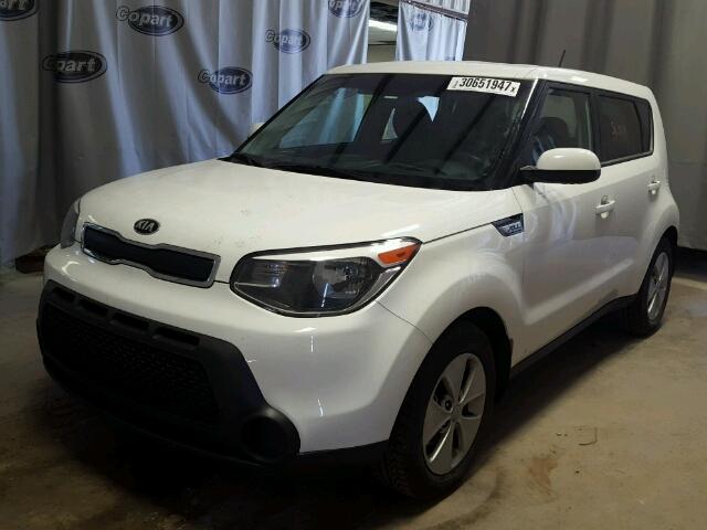 KNDJN2A24F7226690 - 2015 KIA SOUL WHITE photo 2