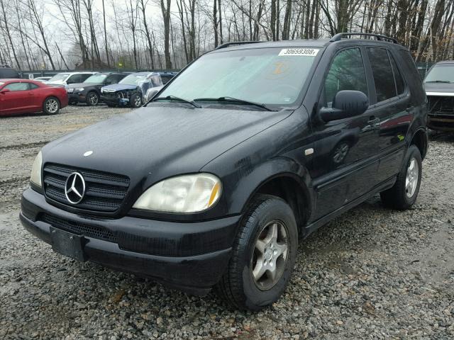 4JGAB54E6XA086013 - 1999 MERCEDES-BENZ ML 320 BLACK photo 2