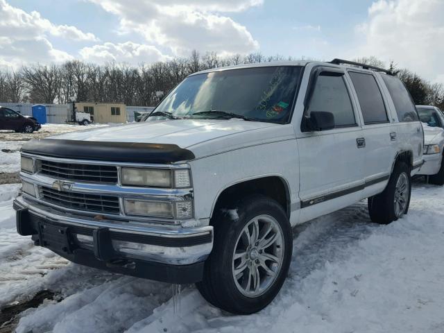 1GNEK13R0TJ395237 - 1996 CHEVROLET TAHOE K150 WHITE photo 2