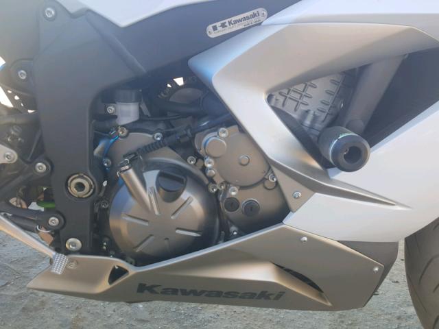 JKBZXJE18HA025038 - 2017 KAWASAKI ZX636 E WHITE photo 7