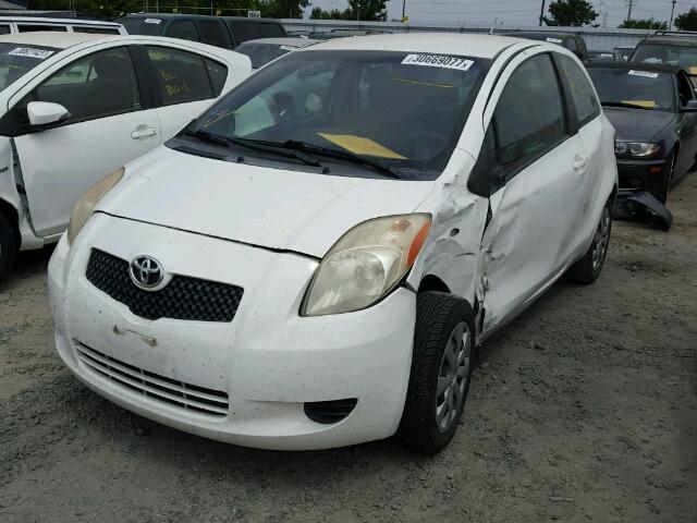 JTDJT923285167417 - 2008 TOYOTA YARIS WHITE photo 2