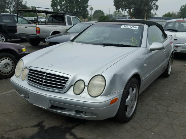 WDBLK65GXXT009179 - 1999 MERCEDES-BENZ CLK 320 SILVER photo 2