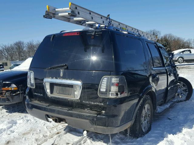 5LMFU28R93LJ48138 - 2003 LINCOLN NAVIGATOR BLACK photo 4