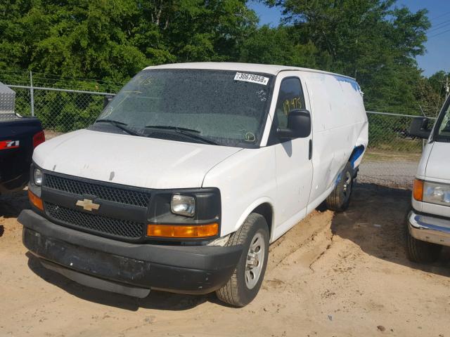 1GCSGAFX9B1183216 - 2011 CHEVROLET EXPRESS G1 WHITE photo 2