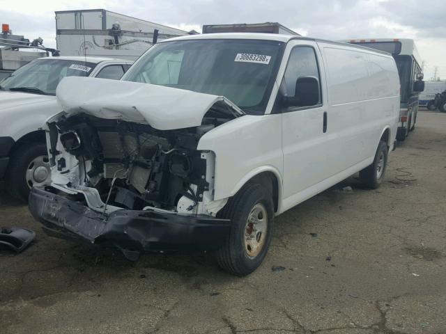 1GTZ7UCG2F1237966 - 2015 GMC SAVANA G35 WHITE photo 2