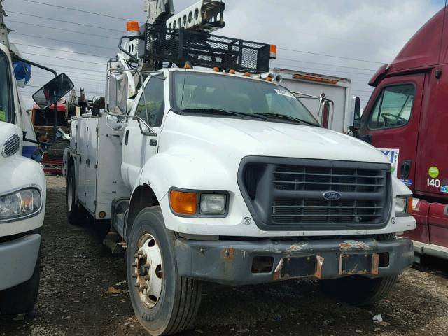 3FDXF75H0YMA09340 - 2000 FORD F750 SUPER WHITE photo 1