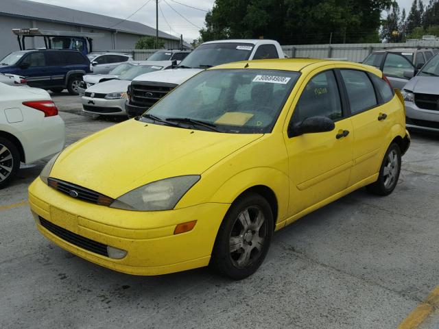 3FAFP37393R181763 - 2003 FORD FOCUS ZX5 YELLOW photo 2