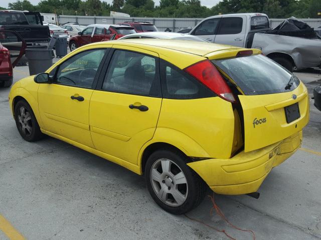 3FAFP37393R181763 - 2003 FORD FOCUS ZX5 YELLOW photo 3