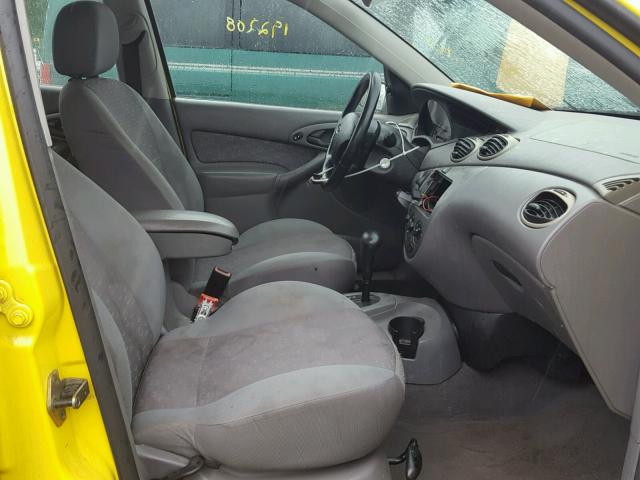 3FAFP37393R181763 - 2003 FORD FOCUS ZX5 YELLOW photo 5