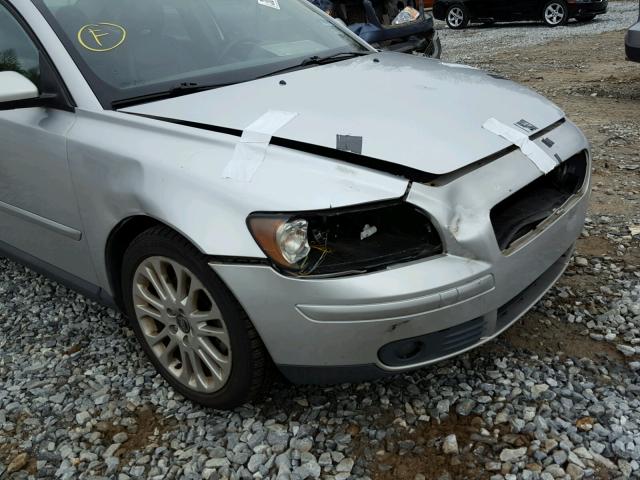 YV1MS682752056222 - 2005 VOLVO S40 T5 SILVER photo 9