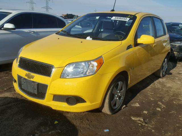 KL1TD66E59B655481 - 2009 CHEVROLET AVEO LS YELLOW photo 2