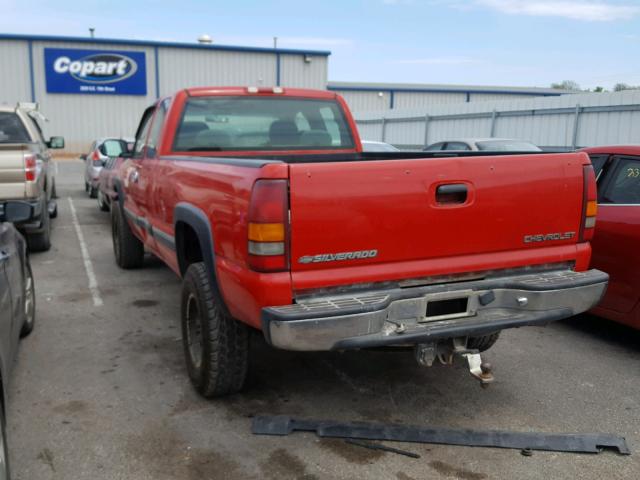 1GCHC29182E108714 - 2002 CHEVROLET SILVERADO RED photo 3