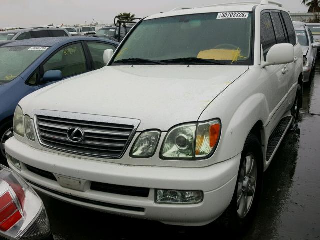 JTJHT00W743538128 - 2004 LEXUS LX 470 WHITE photo 2