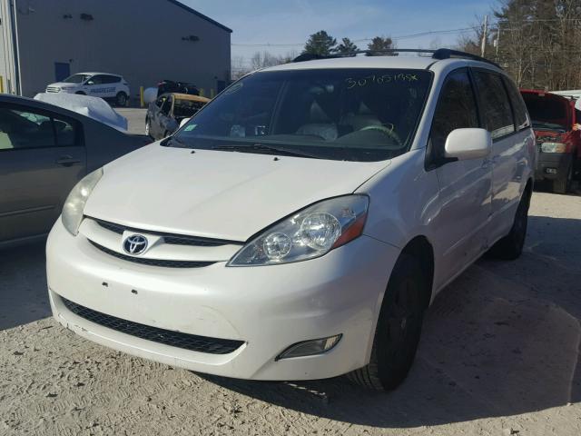 5TDBA22C06S073271 - 2006 TOYOTA SIENNA XLE WHITE photo 2